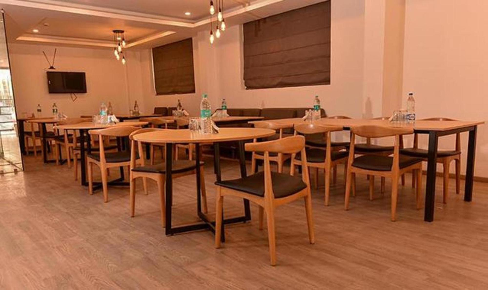 Fabhotel La Serene Punjabi Bagh Hotel