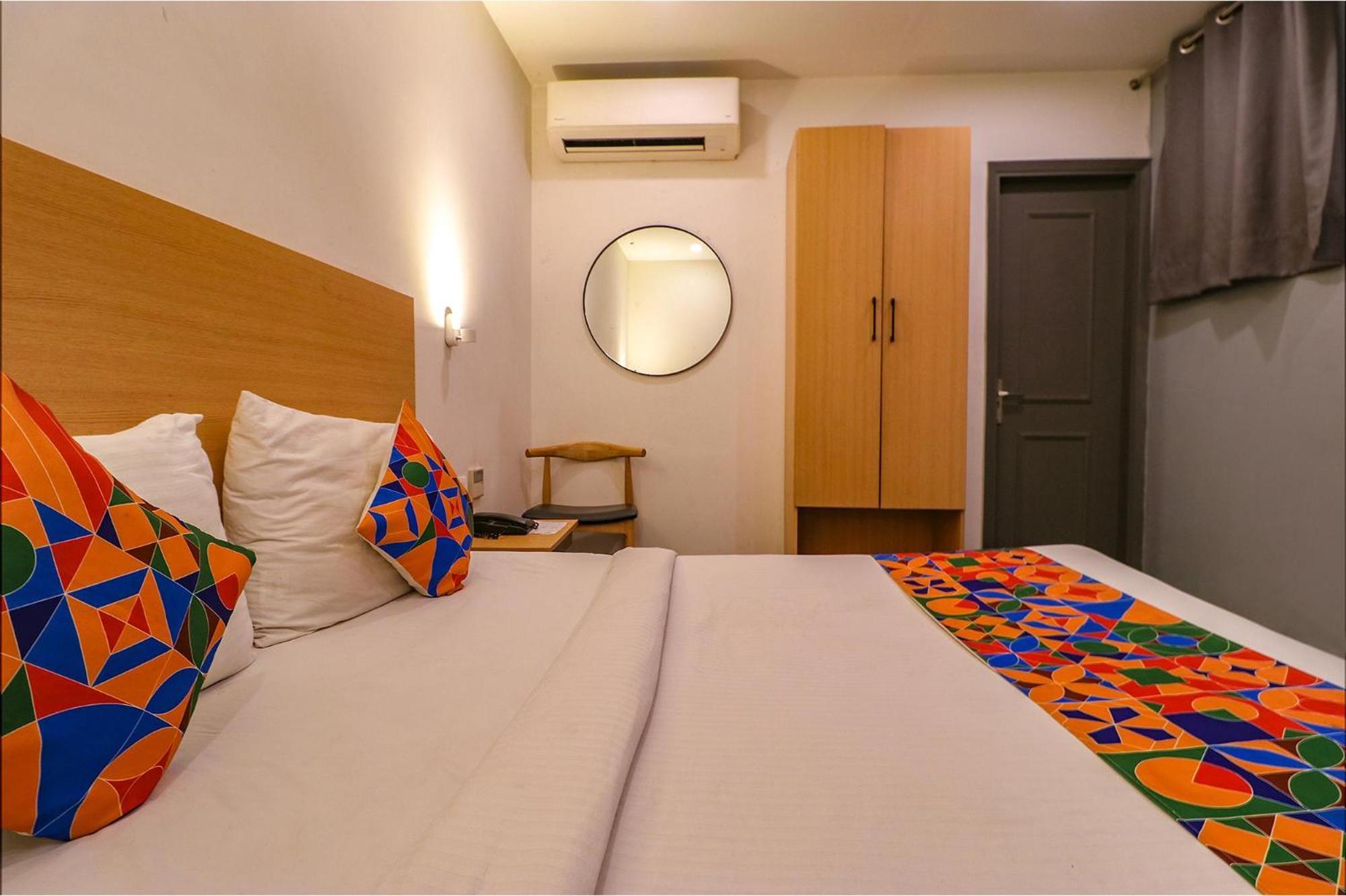 Fabhotel La Serene Punjabi Bagh Hotel