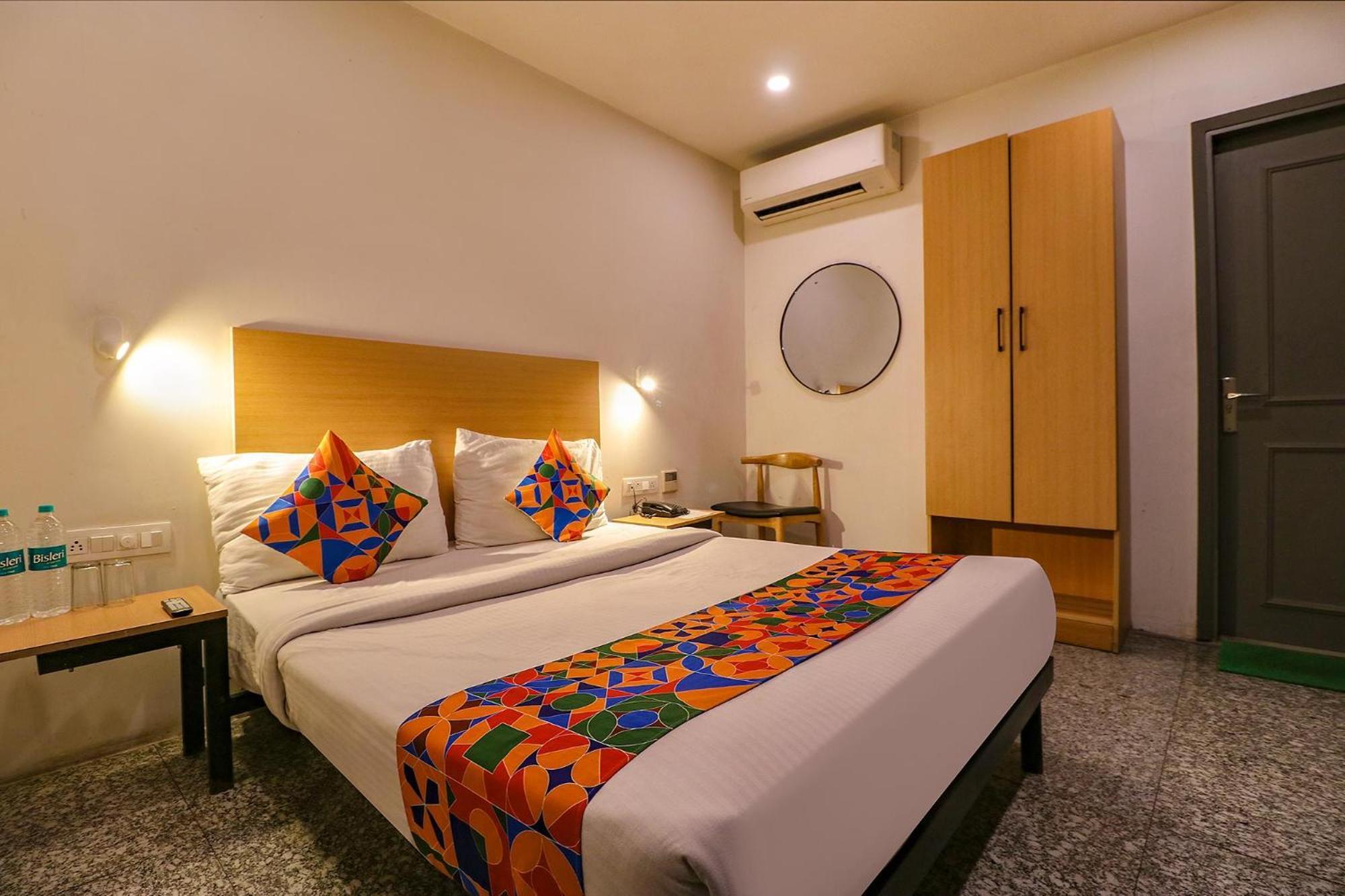 Fabhotel La Serene Punjabi Bagh 3*