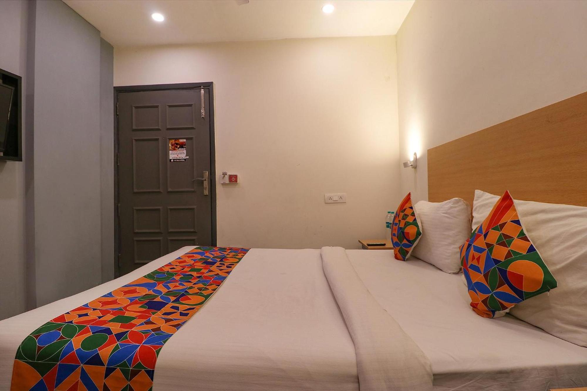 Fabhotel La Serene Punjabi Bagh 3*