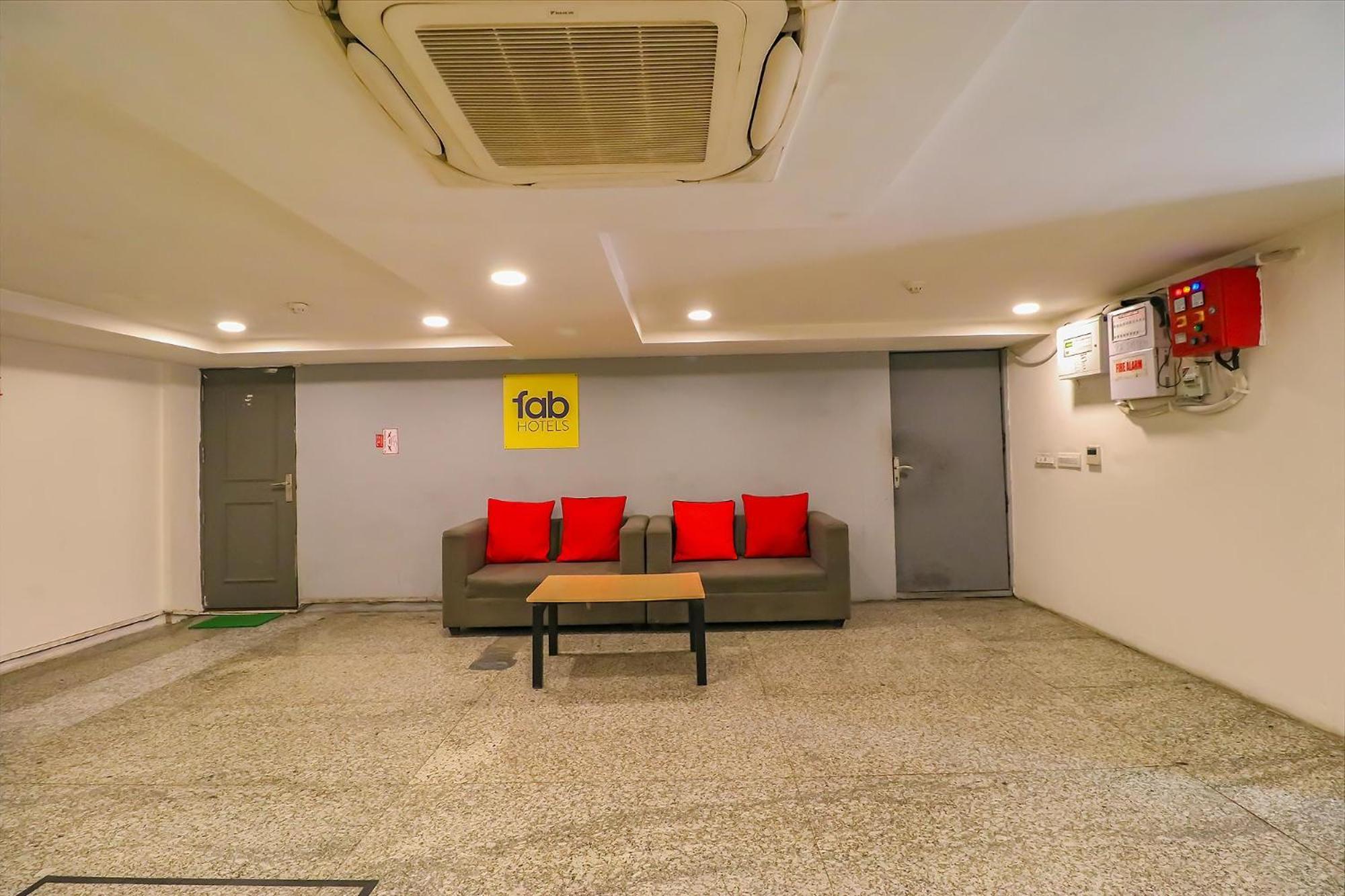 Fabhotel La Serene Punjabi Bagh Hotel