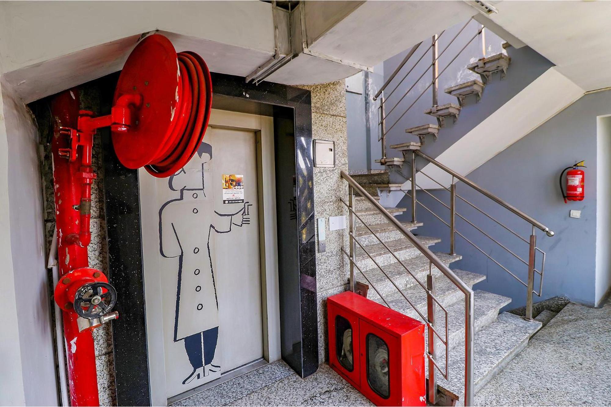 Fabhotel La Serene Punjabi Bagh Hotel 3*